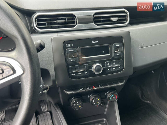 Белый Рено Дастер, объемом двигателя 1.6 л и пробегом 185 тыс. км за 12700 $, фото 56 на Automoto.ua