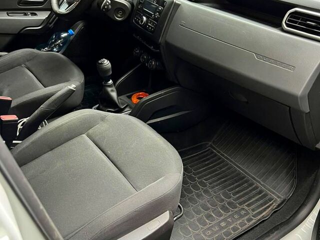 Белый Рено Дастер, объемом двигателя 1.5 л и пробегом 290 тыс. км за 12000 $, фото 5 на Automoto.ua