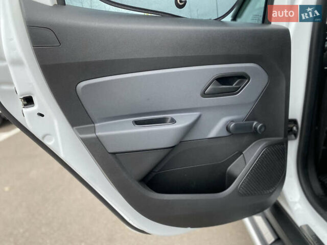 Білий Рено Дастер, об'ємом двигуна 1.5 л та пробігом 70 тис. км за 16200 $, фото 31 на Automoto.ua