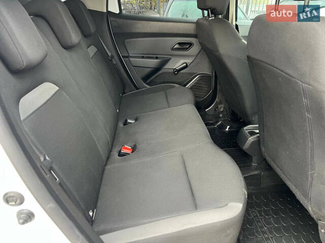 Белый Рено Дастер, объемом двигателя 1.6 л и пробегом 147 тыс. км за 13950 $, фото 12 на Automoto.ua