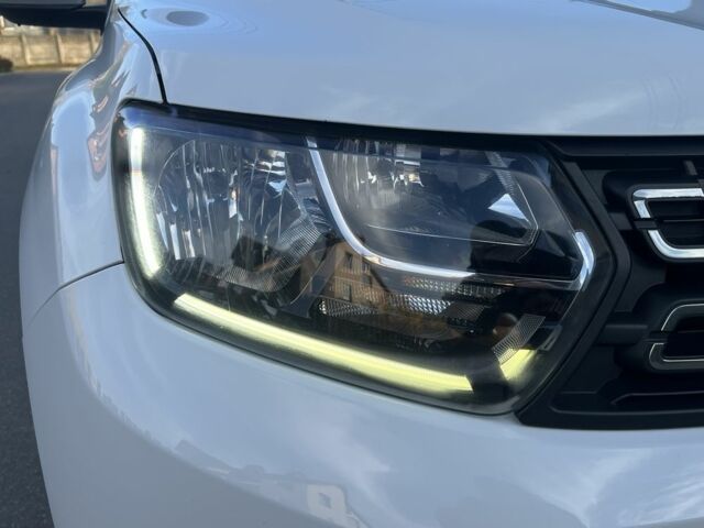 Белый Рено Дастер, объемом двигателя 1.5 л и пробегом 184 тыс. км за 13599 $, фото 6 на Automoto.ua