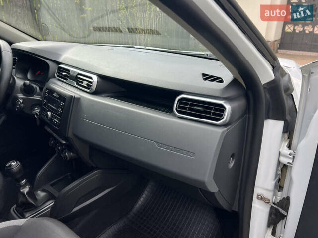 Белый Рено Дастер, объемом двигателя 1.6 л и пробегом 185 тыс. км за 12700 $, фото 78 на Automoto.ua