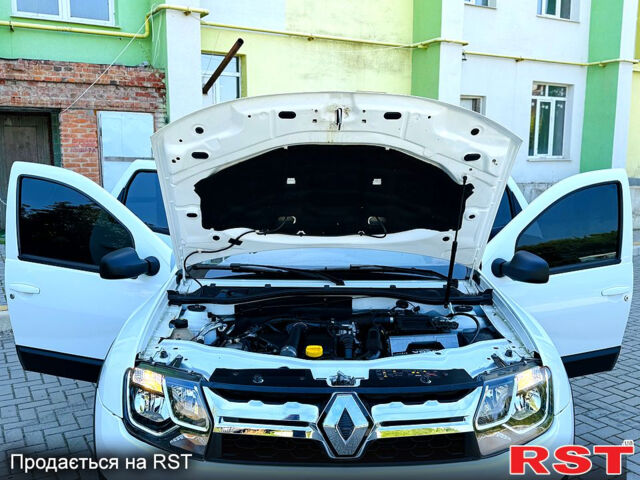 Білий Рено Дастер, об'ємом двигуна 1.5 л та пробігом 67 тис. км за 14800 $, фото 13 на Automoto.ua
