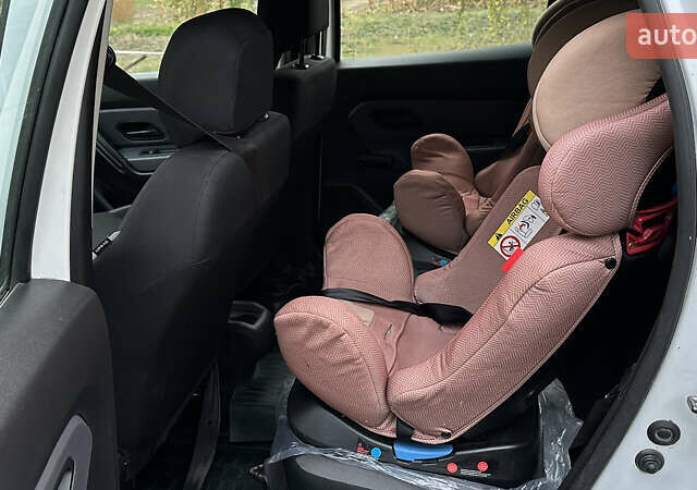 Белый Рено Дастер, объемом двигателя 1.6 л и пробегом 147 тыс. км за 12400 $, фото 17 на Automoto.ua