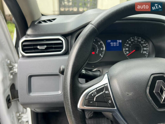Белый Рено Дастер, объемом двигателя 1.6 л и пробегом 185 тыс. км за 12700 $, фото 66 на Automoto.ua