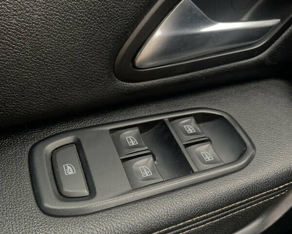Білий Рено Дастер, об'ємом двигуна 1.5 л та пробігом 150 тис. км за 15600 $, фото 15 на Automoto.ua