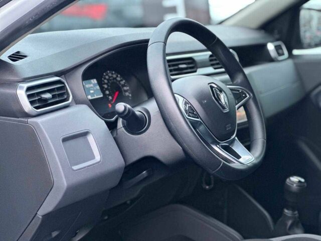 Білий Рено Дастер, об'ємом двигуна 1.6 л та пробігом 97 тис. км за 12790 $, фото 15 на Automoto.ua