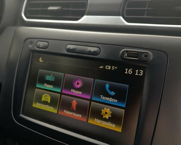 Білий Рено Дастер, об'ємом двигуна 1.5 л та пробігом 150 тис. км за 15600 $, фото 12 на Automoto.ua