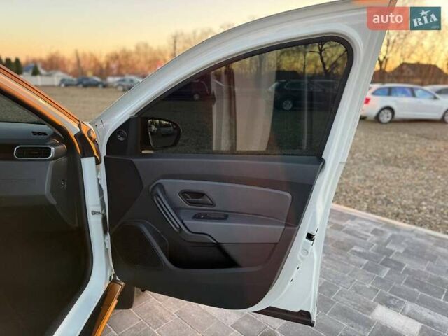 Белый Рено Дастер, объемом двигателя 1.5 л и пробегом 228 тыс. км за 14199 $, фото 23 на Automoto.ua