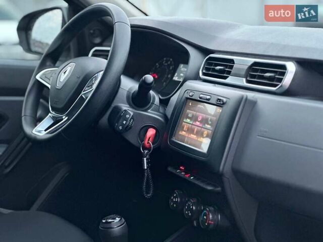 Білий Рено Дастер, об'ємом двигуна 1.6 л та пробігом 97 тис. км за 12790 $, фото 9 на Automoto.ua