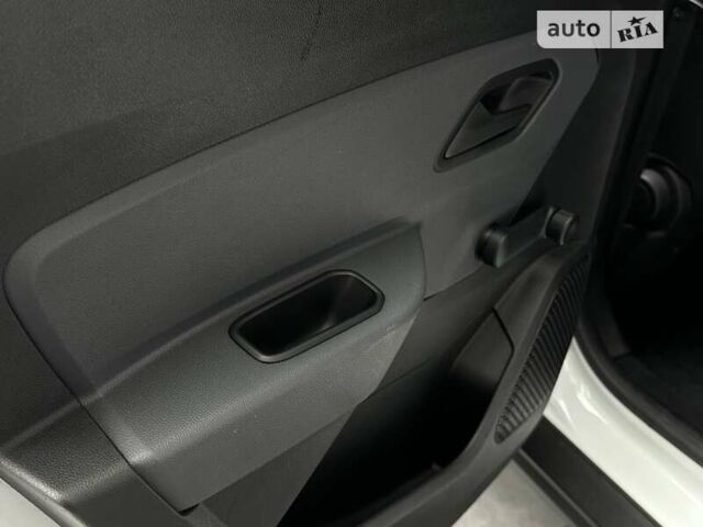 Білий Рено Дастер, об'ємом двигуна 1.6 л та пробігом 109 тис. км за 10100 $, фото 9 на Automoto.ua