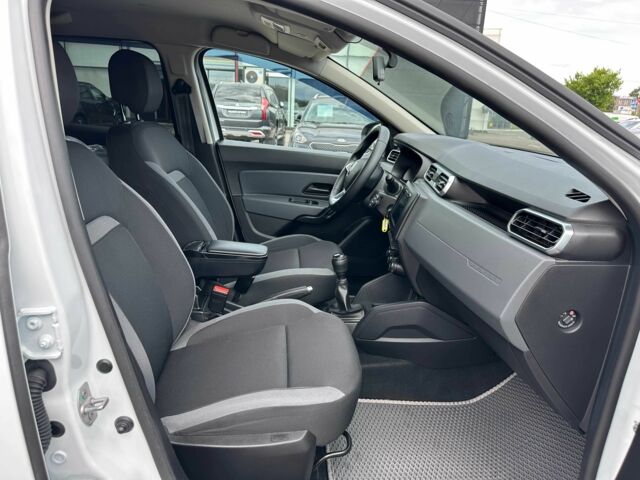 Білий Рено Дастер, об'ємом двигуна 1.6 л та пробігом 102 тис. км за 14900 $, фото 13 на Automoto.ua