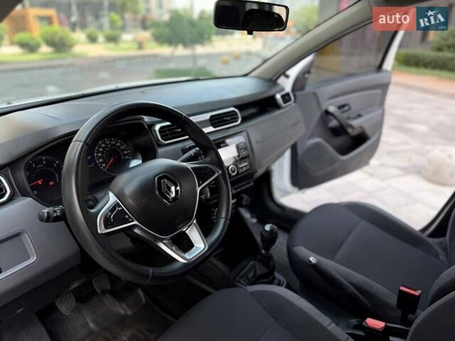 Білий Рено Дастер, об'ємом двигуна 1.5 л та пробігом 70 тис. км за 13400 $, фото 14 на Automoto.ua