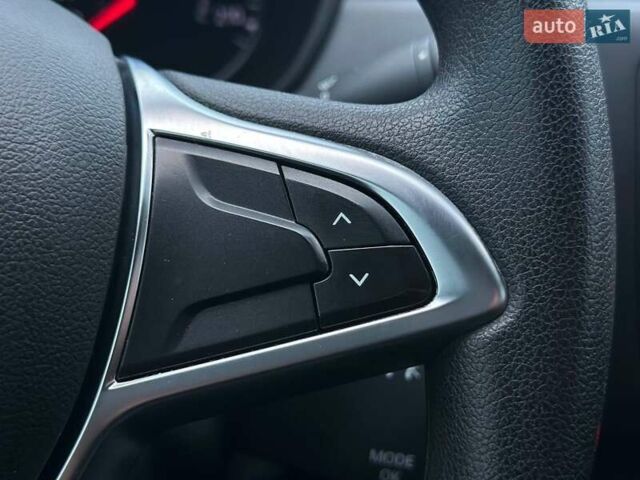 Білий Рено Дастер, об'ємом двигуна 1.6 л та пробігом 97 тис. км за 12790 $, фото 23 на Automoto.ua