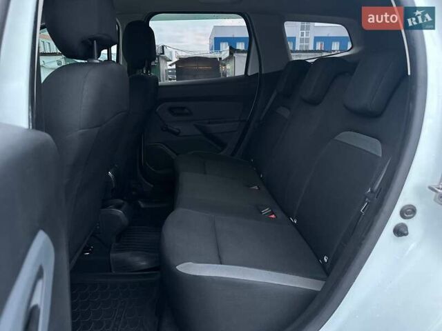 Білий Рено Дастер, об'ємом двигуна 1.6 л та пробігом 97 тис. км за 12790 $, фото 19 на Automoto.ua