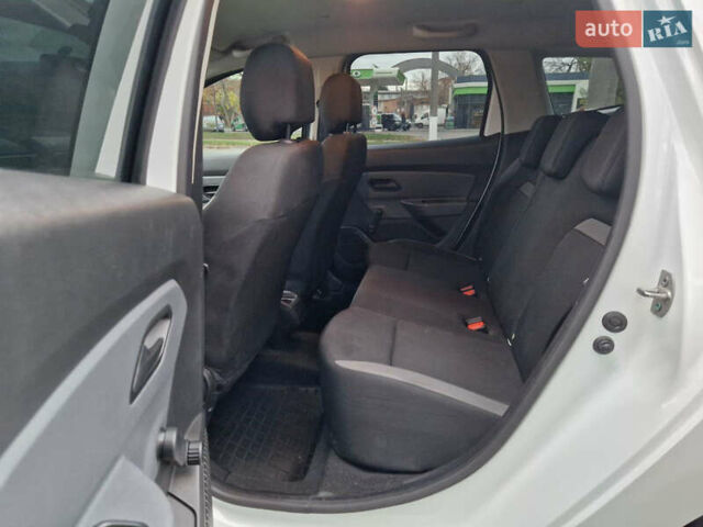 Белый Рено Дастер, объемом двигателя 1.5 л и пробегом 87 тыс. км за 15500 $, фото 8 на Automoto.ua