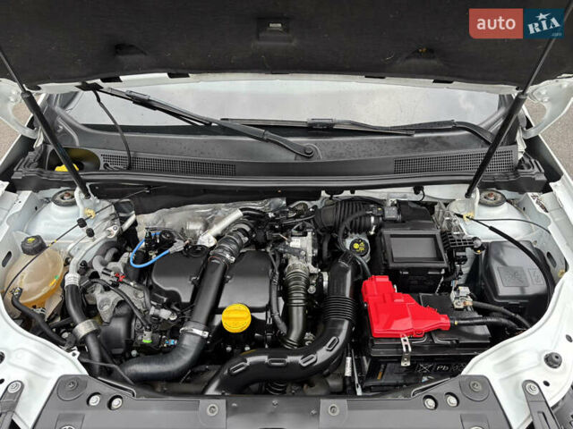 Білий Рено Дастер, об'ємом двигуна 1.46 л та пробігом 57 тис. км за 14800 $, фото 16 на Automoto.ua