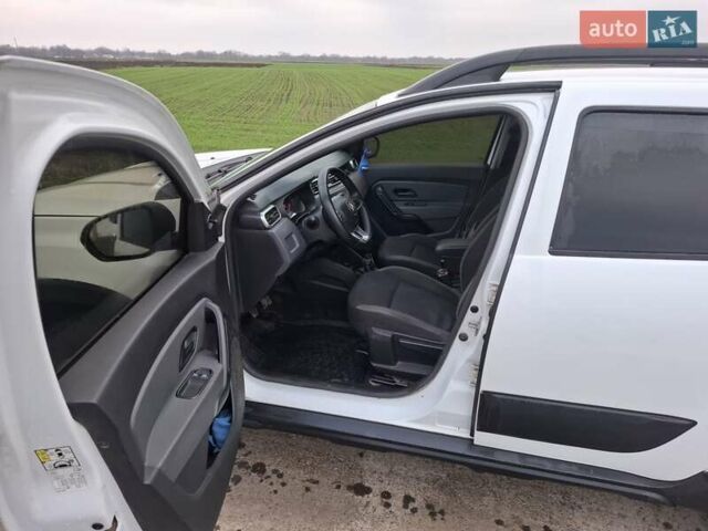 Белый Рено Дастер, объемом двигателя 1.5 л и пробегом 215 тыс. км за 14500 $, фото 15 на Automoto.ua
