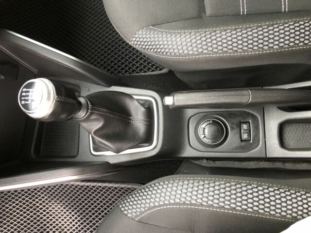 Белый Рено Дастер, объемом двигателя 1.5 л и пробегом 154 тыс. км за 15200 $, фото 11 на Automoto.ua