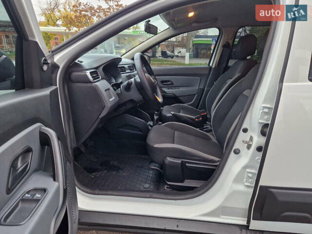 Белый Рено Дастер, объемом двигателя 1.5 л и пробегом 87 тыс. км за 15500 $, фото 6 на Automoto.ua