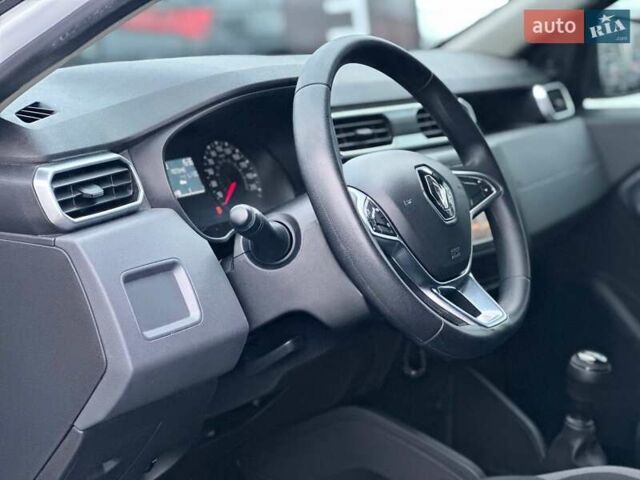 Білий Рено Дастер, об'ємом двигуна 1.6 л та пробігом 97 тис. км за 12790 $, фото 16 на Automoto.ua