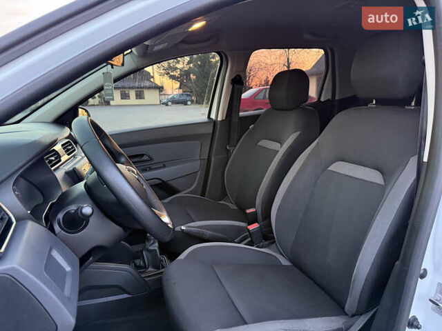 Білий Рено Дастер, об'ємом двигуна 1.5 л та пробігом 152 тис. км за 14999 $, фото 14 на Automoto.ua