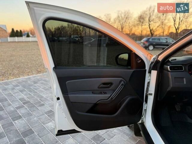 Белый Рено Дастер, объемом двигателя 1.5 л и пробегом 228 тыс. км за 14199 $, фото 9 на Automoto.ua