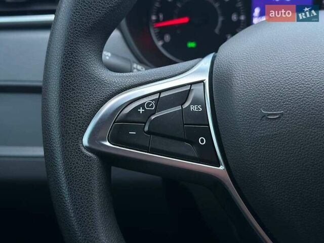 Білий Рено Дастер, об'ємом двигуна 1.6 л та пробігом 97 тис. км за 12790 $, фото 22 на Automoto.ua