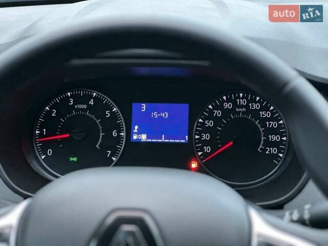Білий Рено Дастер, об'ємом двигуна 1.6 л та пробігом 97 тис. км за 12790 $, фото 13 на Automoto.ua