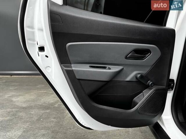 Білий Рено Дастер, об'ємом двигуна 1.6 л та пробігом 231 тис. км за 12500 $, фото 34 на Automoto.ua