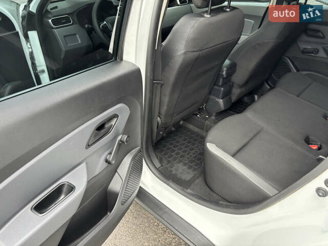 Білий Рено Дастер, об'ємом двигуна 1.46 л та пробігом 57 тис. км за 14800 $, фото 10 на Automoto.ua