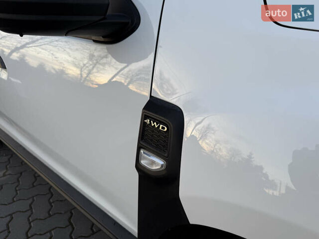 Білий Рено Дастер, об'ємом двигуна 1.5 л та пробігом 152 тис. км за 14999 $, фото 11 на Automoto.ua
