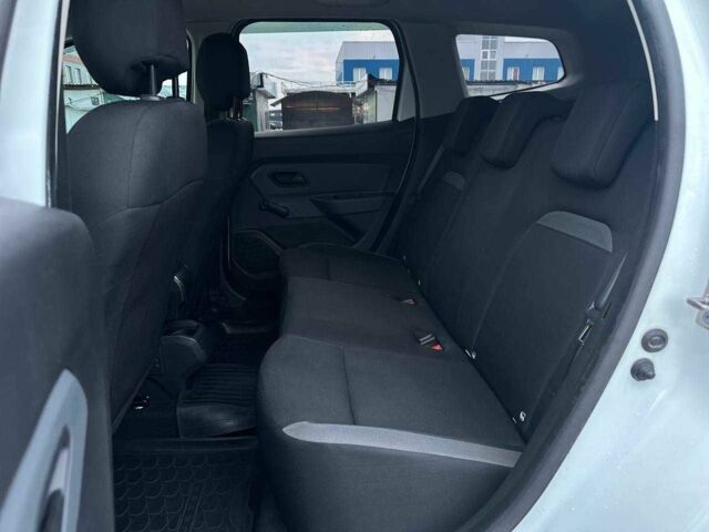 Білий Рено Дастер, об'ємом двигуна 1.6 л та пробігом 97 тис. км за 12790 $, фото 16 на Automoto.ua