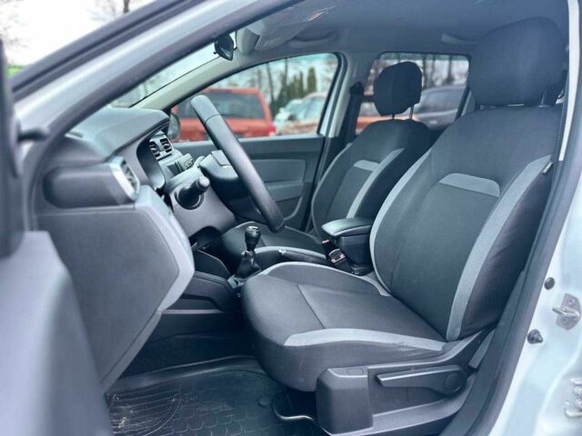 Білий Рено Дастер, об'ємом двигуна 1.6 л та пробігом 97 тис. км за 12790 $, фото 9 на Automoto.ua