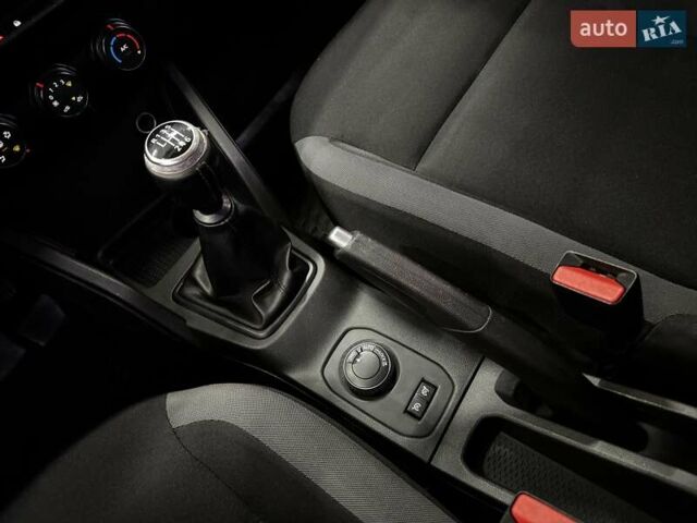 Білий Рено Дастер, об'ємом двигуна 1.6 л та пробігом 231 тис. км за 12500 $, фото 33 на Automoto.ua