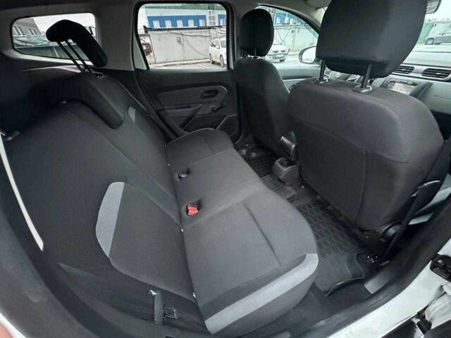 Білий Рено Дастер, об'ємом двигуна 1.6 л та пробігом 97 тис. км за 12790 $, фото 12 на Automoto.ua