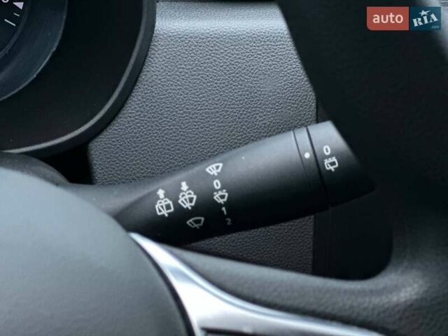 Білий Рено Дастер, об'ємом двигуна 1.6 л та пробігом 97 тис. км за 12790 $, фото 27 на Automoto.ua