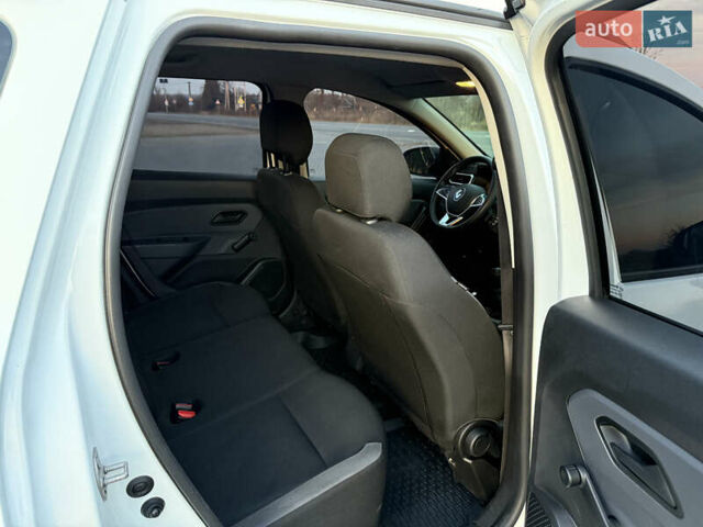 Білий Рено Дастер, об'ємом двигуна 1.5 л та пробігом 152 тис. км за 14999 $, фото 23 на Automoto.ua