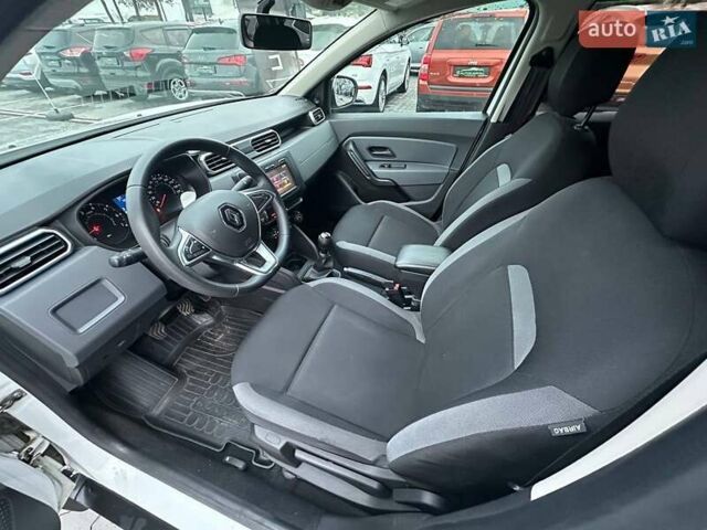 Білий Рено Дастер, об'ємом двигуна 1.6 л та пробігом 97 тис. км за 12790 $, фото 8 на Automoto.ua