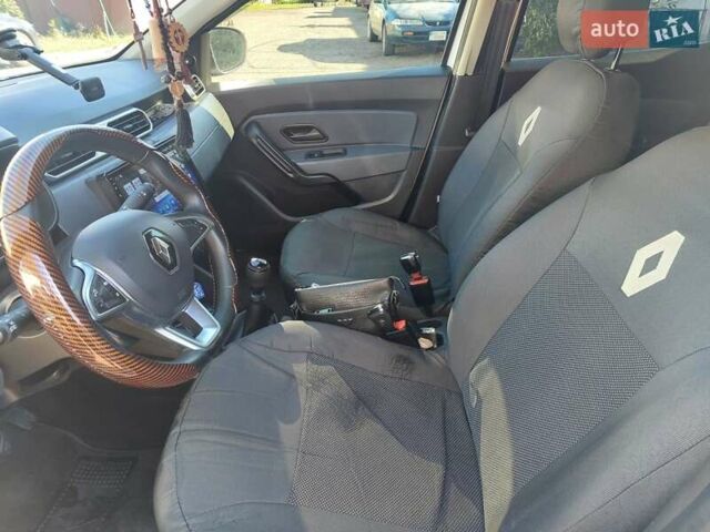Белый Рено Дастер, объемом двигателя 1.5 л и пробегом 121 тыс. км за 15700 $, фото 6 на Automoto.ua