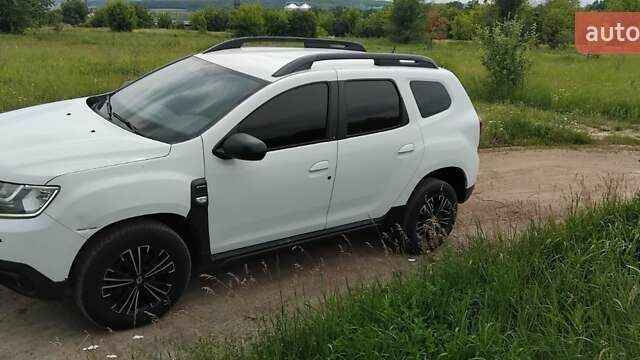 Белый Рено Дастер, объемом двигателя 1.46 л и пробегом 135 тыс. км за 13700 $, фото 20 на Automoto.ua