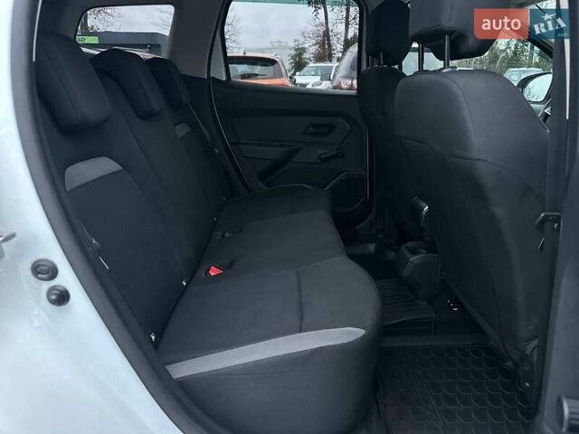 Білий Рено Дастер, об'ємом двигуна 1.6 л та пробігом 97 тис. км за 12790 $, фото 18 на Automoto.ua