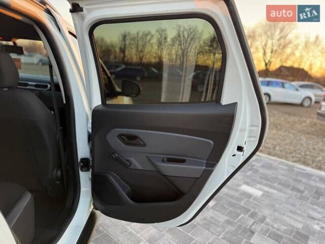 Белый Рено Дастер, объемом двигателя 1.5 л и пробегом 228 тыс. км за 14199 $, фото 21 на Automoto.ua