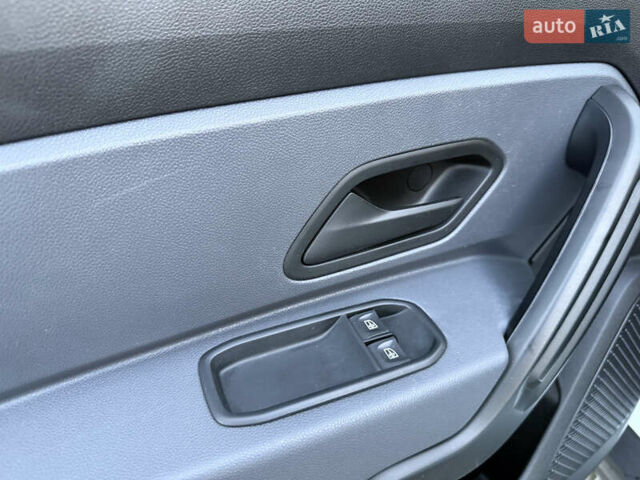 Білий Рено Дастер, об'ємом двигуна 1.5 л та пробігом 152 тис. км за 14999 $, фото 12 на Automoto.ua