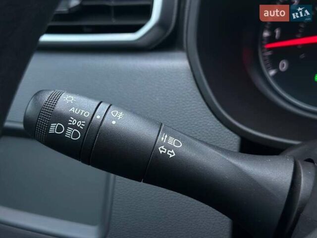 Білий Рено Дастер, об'ємом двигуна 1.6 л та пробігом 97 тис. км за 12790 $, фото 26 на Automoto.ua