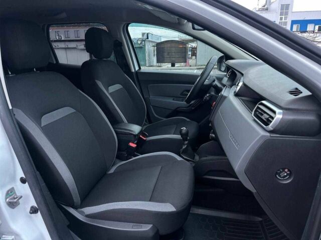 Білий Рено Дастер, об'ємом двигуна 1.6 л та пробігом 97 тис. км за 12790 $, фото 11 на Automoto.ua