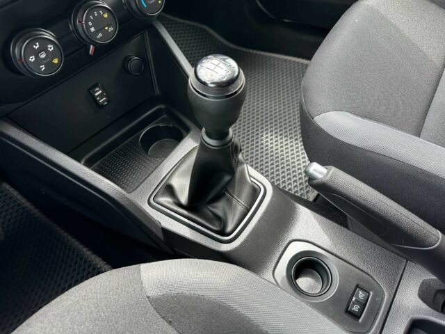 Білий Рено Дастер, об'ємом двигуна 1.6 л та пробігом 102 тис. км за 14900 $, фото 12 на Automoto.ua