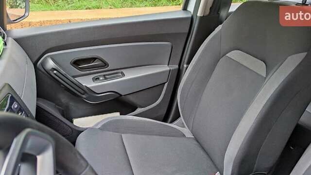 Белый Рено Дастер, объемом двигателя 1.6 л и пробегом 163 тыс. км за 13900 $, фото 7 на Automoto.ua