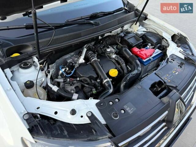 Белый Рено Дастер, объемом двигателя 1.5 л и пробегом 40 тыс. км за 15000 $, фото 19 на Automoto.ua