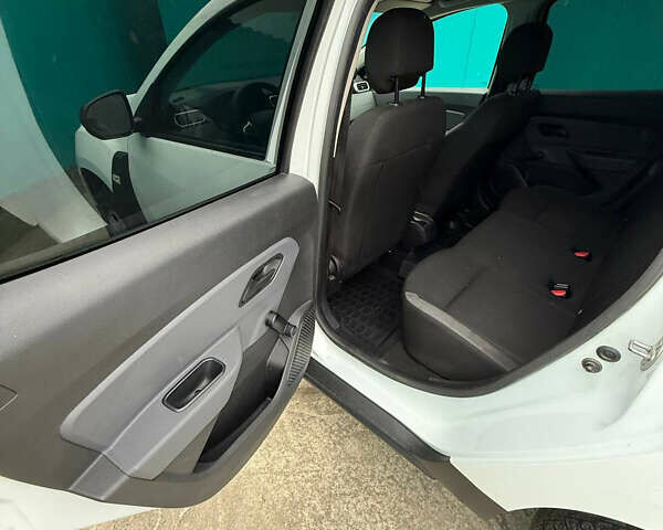 Белый Рено Дастер, объемом двигателя 1.46 л и пробегом 93 тыс. км за 16200 $, фото 12 на Automoto.ua